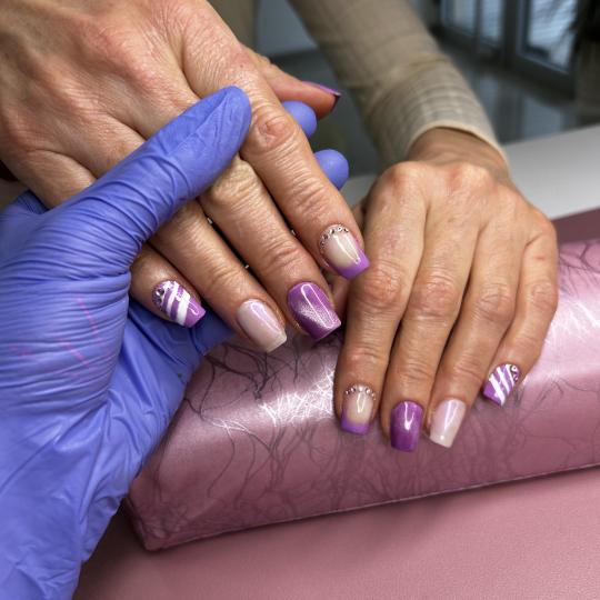 Mila Beauty Centar #beograd Izlivanje noktiju Izlivanje noktiju gelom - S dužina Izlivanje noktiju 