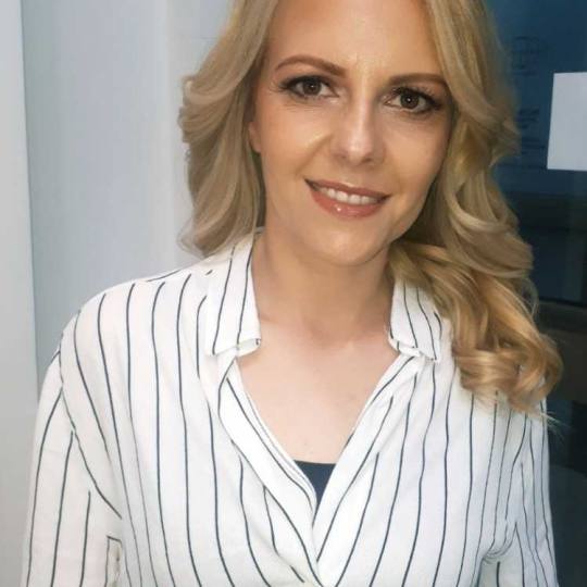 Beauty Team #novisad Profesionalno sminkanje i lokne na peglu