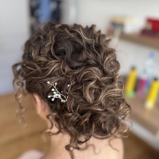 Studio Kristina Jovanović #beograd Pletenice, kike, punđe Pravljenje punđe