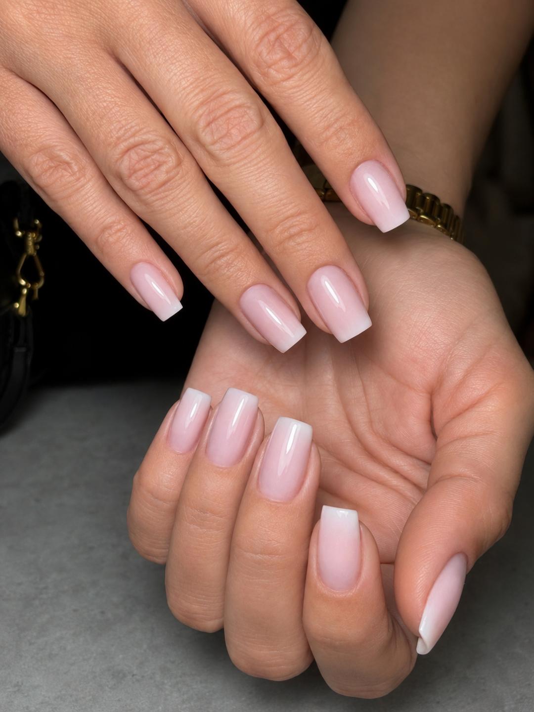 Elle beauty center #novisad Izlivanje noktiju Korekcija - M dužina - gel