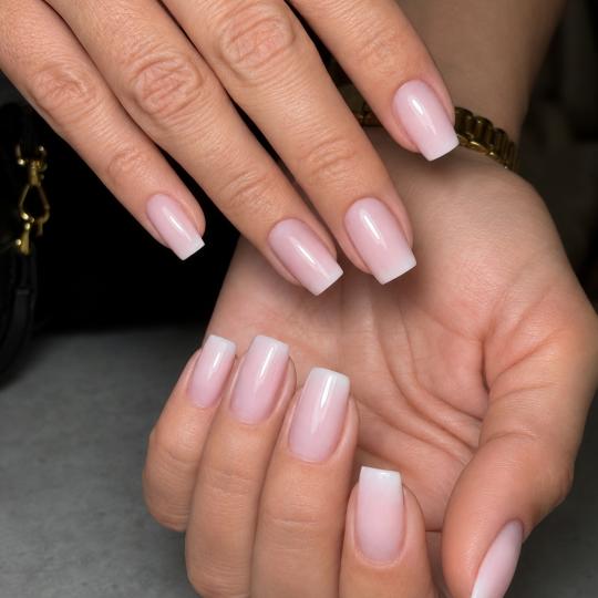 Elle beauty center #novisad Izlivanje noktiju Korekcija - M dužina - gel Da li Vam se dopada ovakav