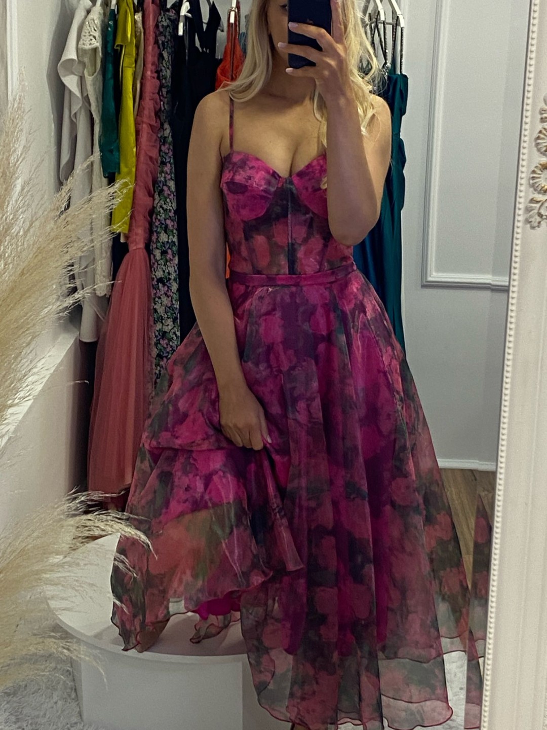 The Goddess dresses & makeover studio #beograd Obrve Iznajmljivanje svečanih haljina + profesionalna šminka - za maturante