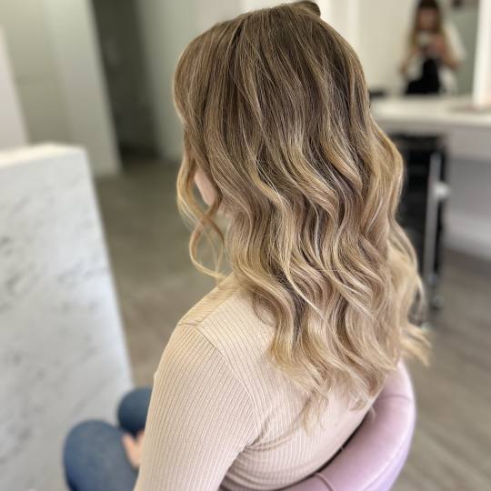 HeliS #beograd Pramenovi Pramenovi na foliju / Balayage + preliv + feniranje - kosa srednje dužine