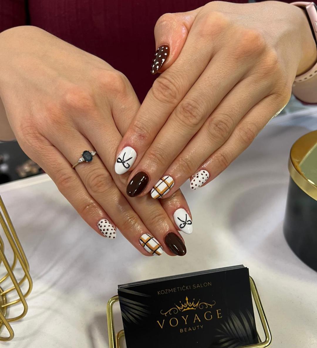 Rubber baza - Voyage beauty, Beograd Ojačavanje noktiju Nokti Ojačavanje noktiju, Beograd, Zvezdara