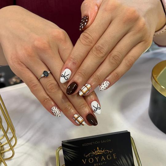 Voyage beauty #beograd Ojačavanje noktiju Rubber baza