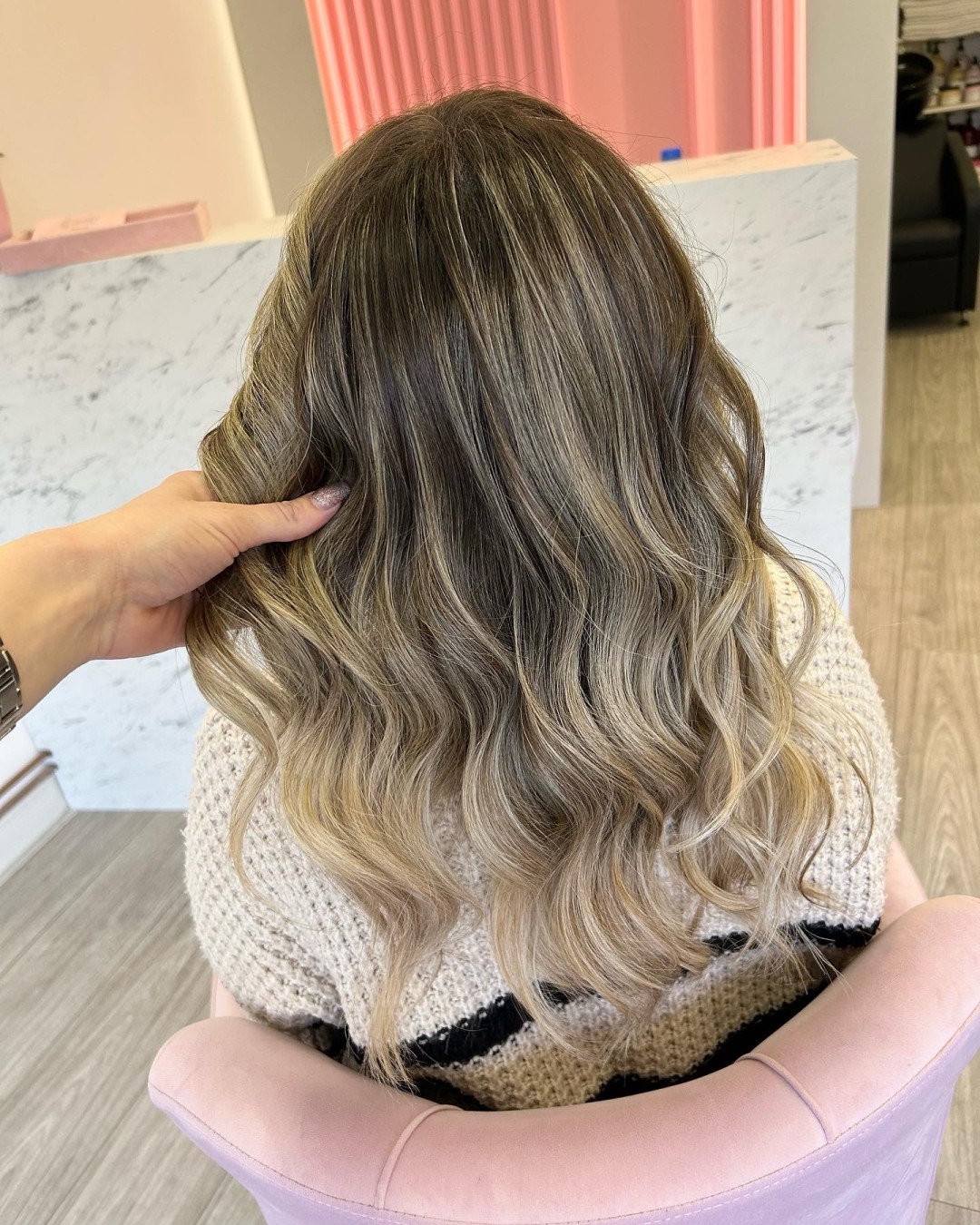 Pramenovi na foliju / Balayage + preliv + feniranje - duga kosa - HeliS, Beograd Pramenovi Frizerski saloni Pramenovi, Beograd, Vračar, Čubura, Crveni krst
