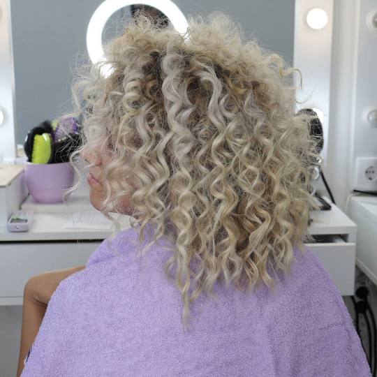 M Studio 0303 #novisad Pletenice, kike, punđe Afro lokne - kosa srednje dužine( podrazumeva dolaza