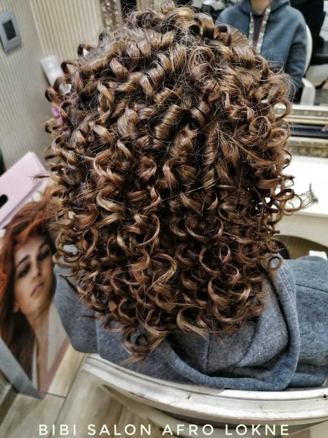 Bibi beauty centar #beograd Uvijanje, lokne i talasi Afro lokne - kosa srednje dužine