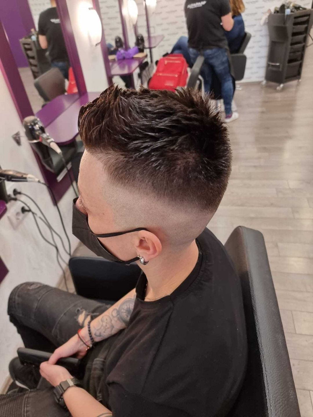 Muško šišanje makazama i mašinicom - Alfaparf Studio, Beograd Muško šišanje Muški frizeri Muško šišanje, Beograd, Karaburma, Višnjička banja