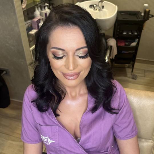 Bibi beauty centar #beograd Make-up / šminkanje Profesionalno šminkanje + feniranje ravno BiBi mak
