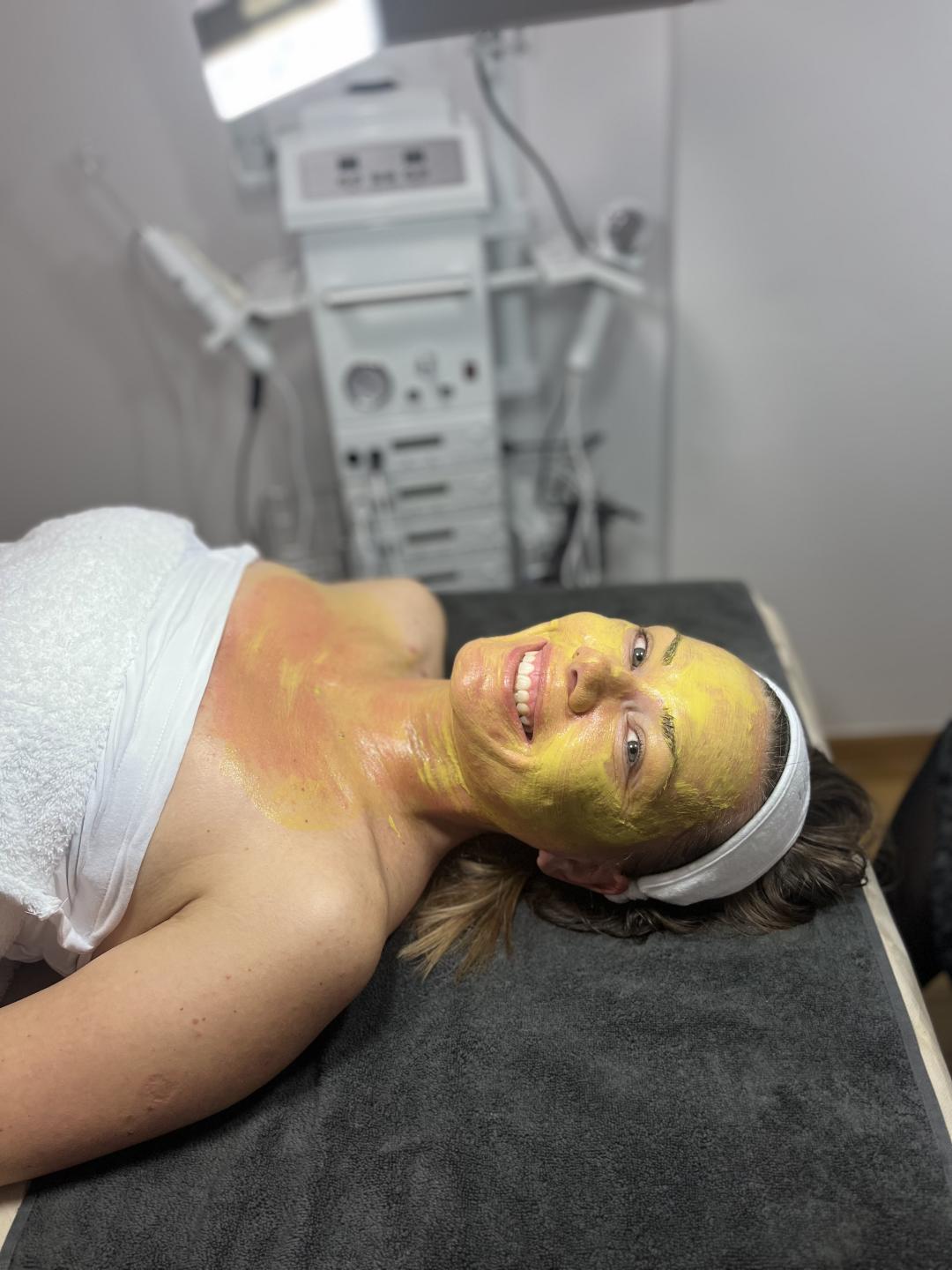 Amelini beauty concept #beograd Tretman lica Amelini 24k gold tretman