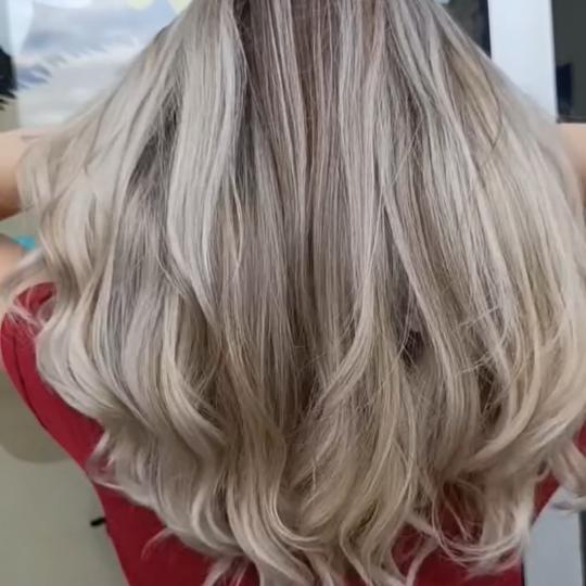 Travijata Donna #novisad Farbanje kose Balayage ili Farbanje izrastka + pramenovi blanšom + preliv 