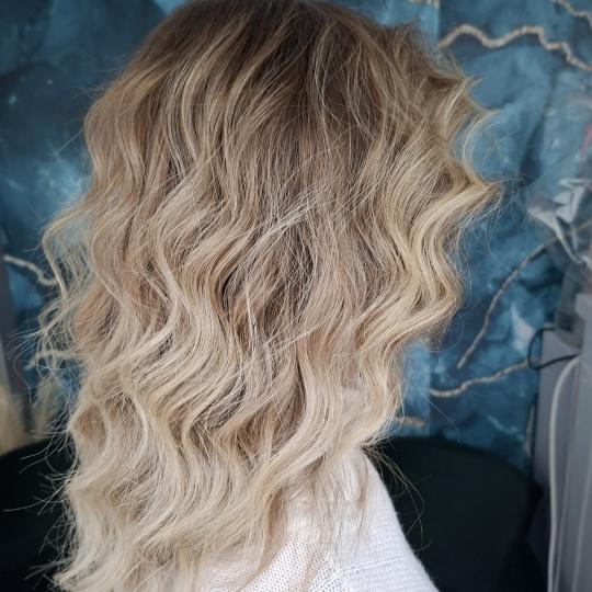 Beauty style hair J&D #novisad Feniranje i stilizovanje Feniranje na talase / lokne duga kosa(kosa d