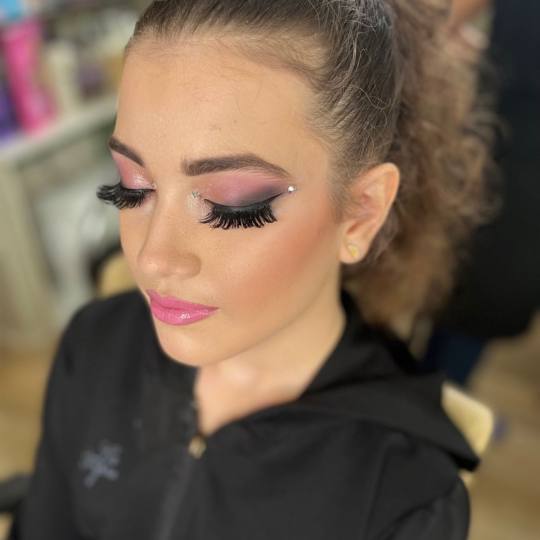 Bibi beauty centar #beograd Make-up / šminkanje Profesionalno šminkanje + veštačke trepavice mak