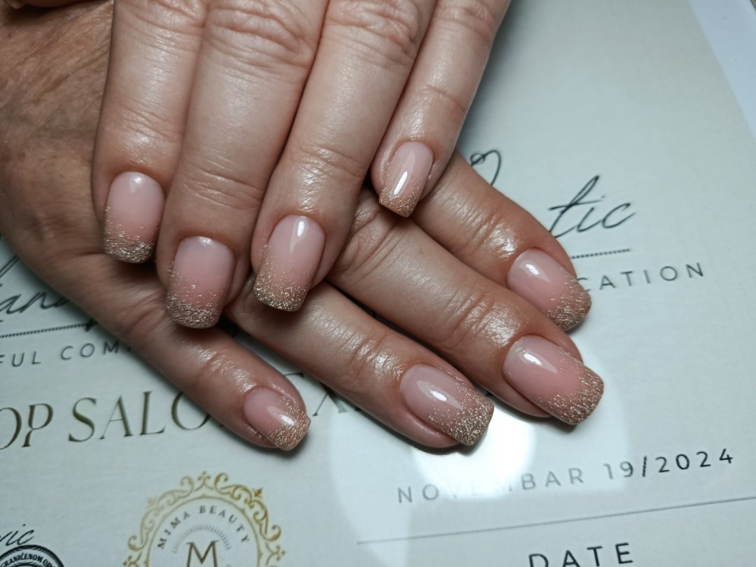 Lavica Lux #smederevo Ojačavanje noktiju Ojačavanje prirodnih noktiju gelom
