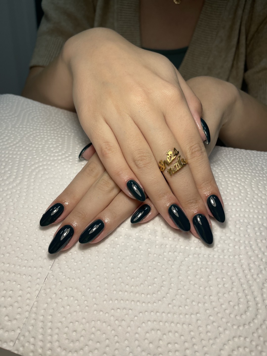 Sneža Nails #beograd Manikir Korekcija rubber baze + boja - M dužina