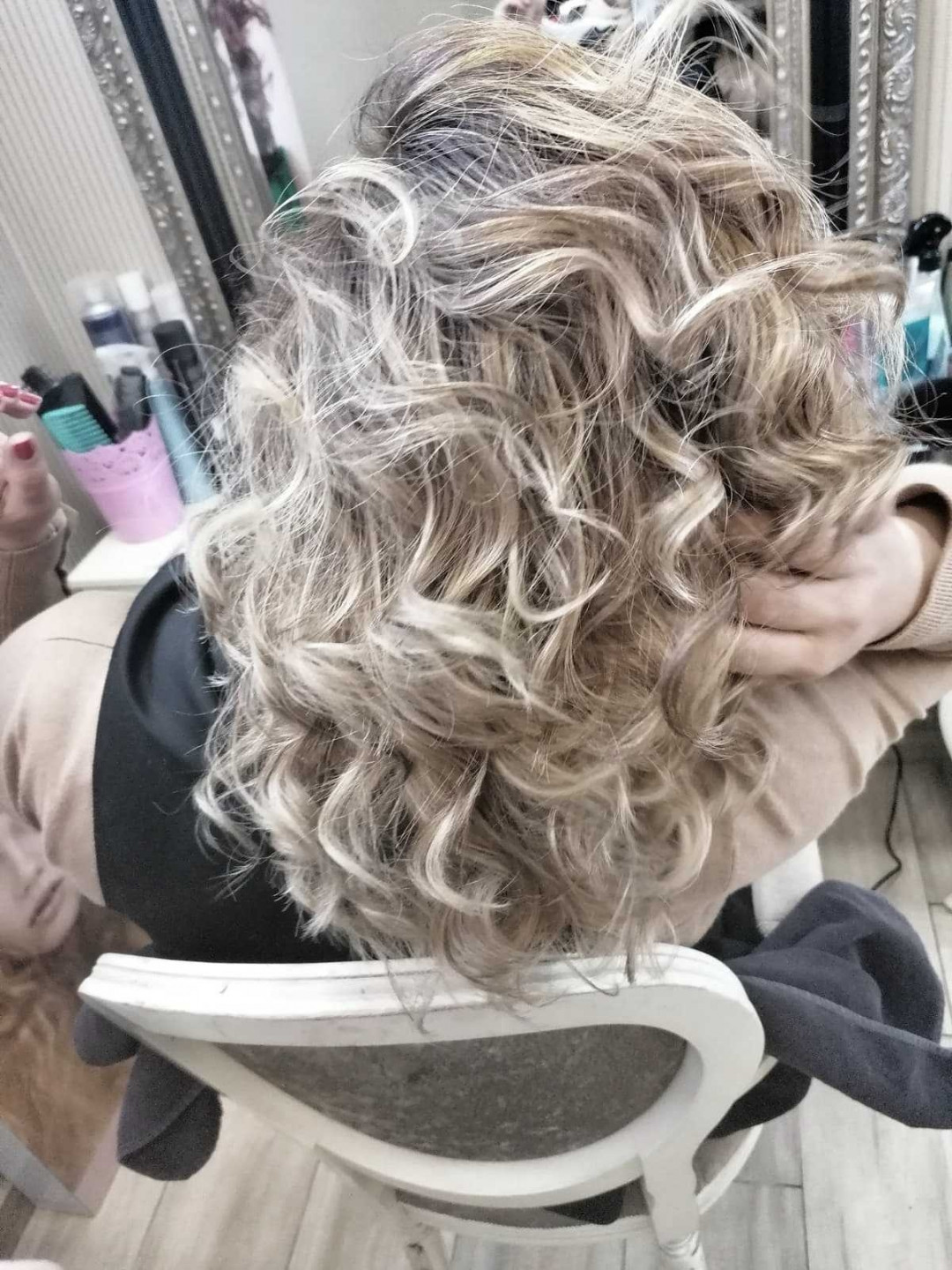 Bibi beauty centar #beograd Pramenovi Pramenovi na foliju u 1 / 2 boje / blanšem + preliv - kosa srednje dužine