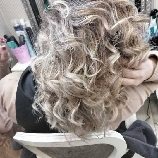 Bibi beauty centar #beograd Pramenovi Pramenovi na foliju u 1 / 2 boje / blanšem + preliv - kosa sr