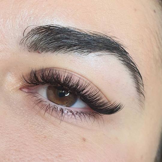 Right Beauty #beograd Nadogradnja trepavica Nadogradnja trepavica - ruski volumen 5D - 8D