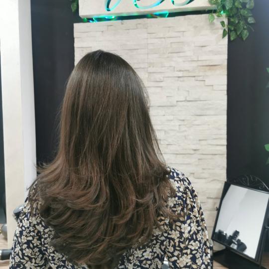 VB Healthy hair #beograd Žensko šišanje Žensko šišanje + feniranje - duga kosa Baterflycut