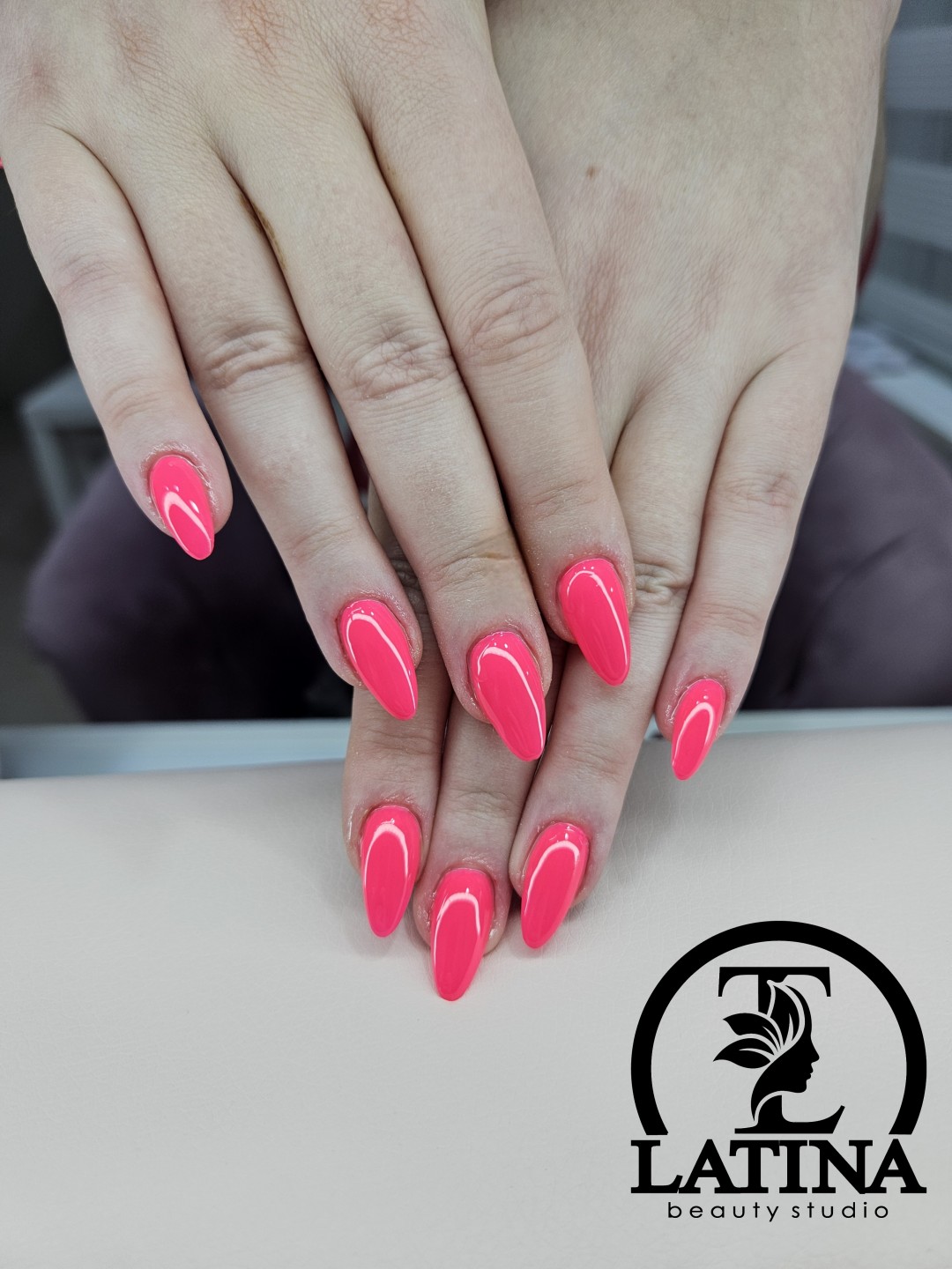 Latina beauty studio #beograd Izlivanje noktiju Izlivanje noktiju gelom - do šablona 3