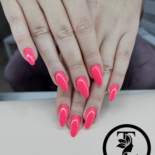 Latina beauty studio #beograd Izlivanje noktiju Izlivanje noktiju gelom - do šablona 3