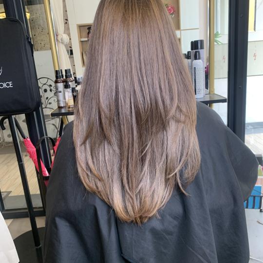 Beauty Industry Women1 #beograd Žensko šišanje Žensko šišanje + feniranje - duga kosa Frizersk