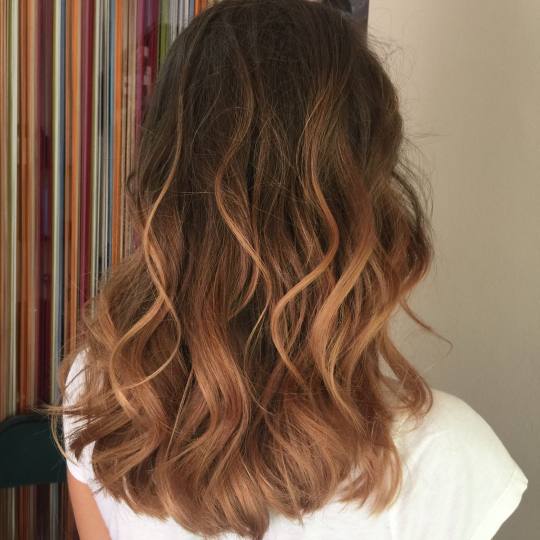 Art Win #krusevac Bojenje kose balayage. tehnikom