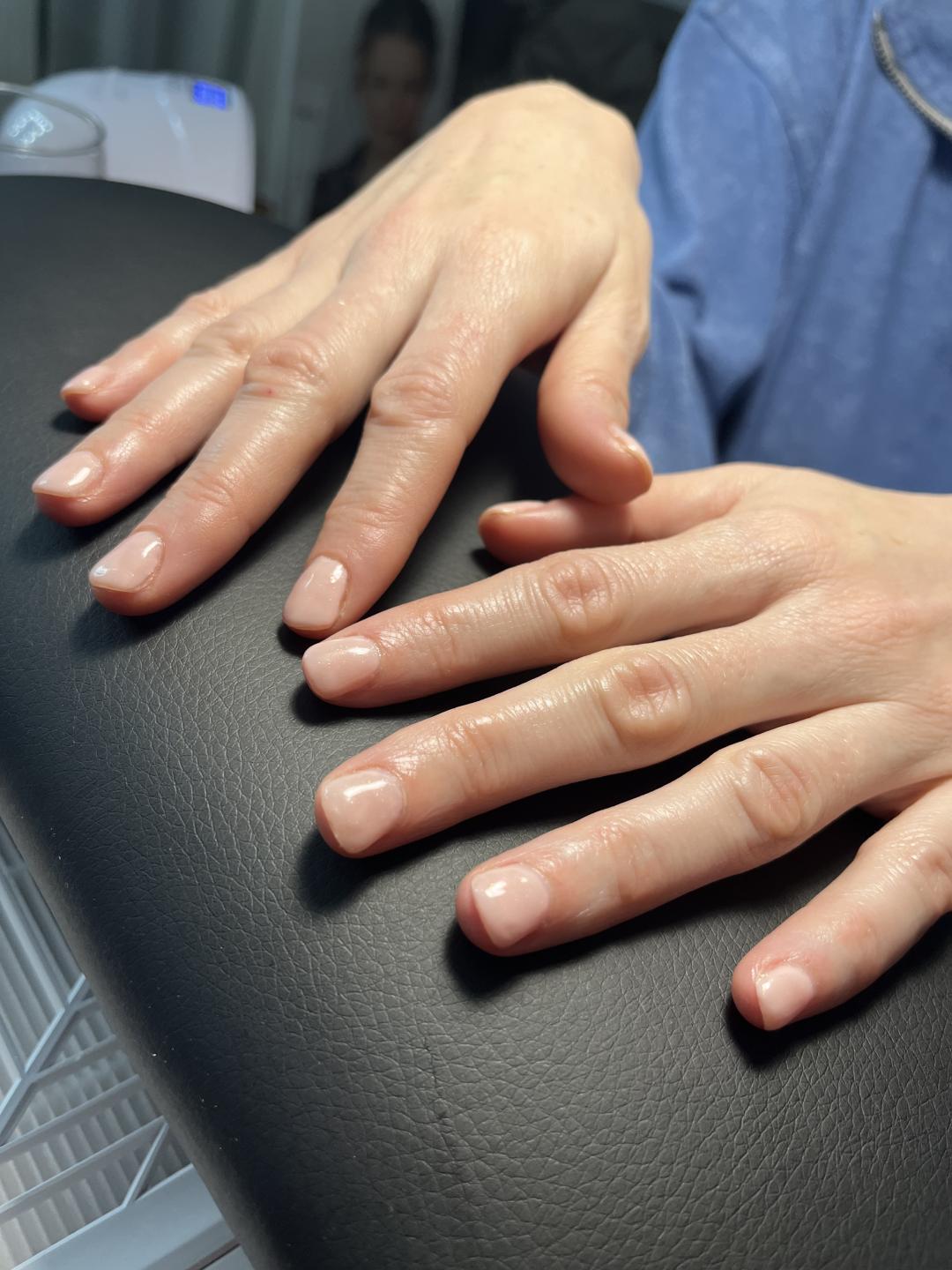 Amelini beauty concept #beograd Gel lak Manikir + gel lak RUBER baza + boja