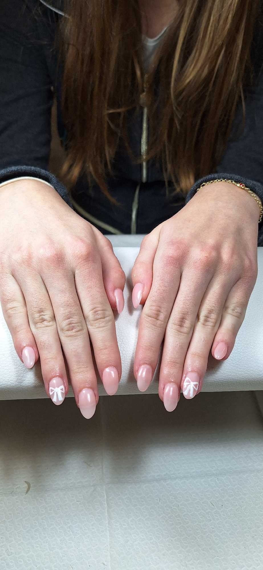 Monstera beauty salon #beograd Izlivanje noktiju Izlivanje noktiju gelom - M dužina noktiju