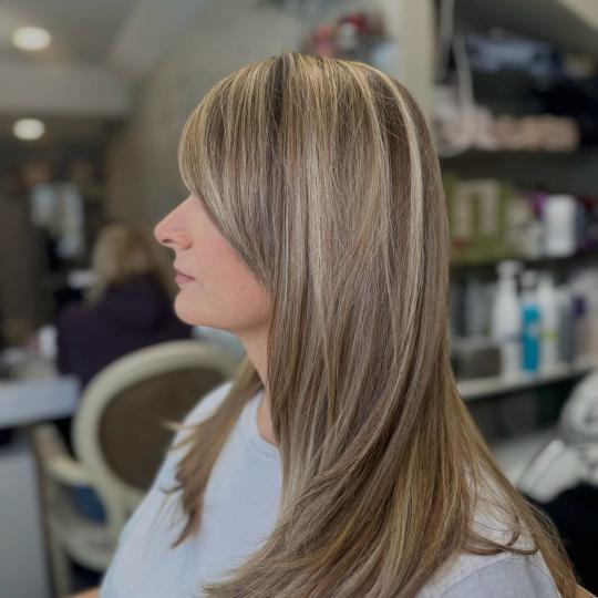 Bibi beauty centar #beograd Pramenovi Pramenovi na foliju u 1 / 2 boje / blanšem + olaplex+ preliv 