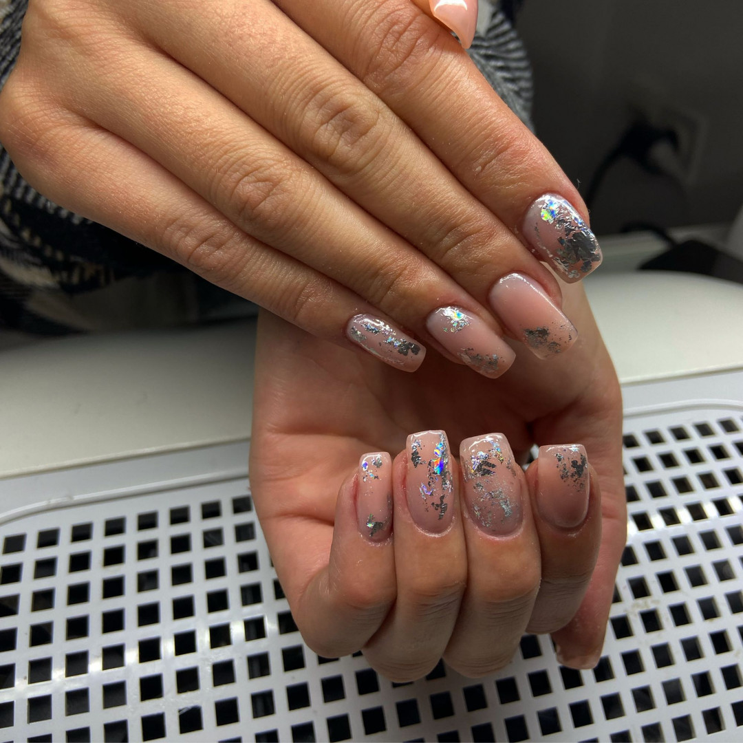Bellza Beauty Studio #krusevac Izlivanje noktiju Izlivanje noktiju gelom - S / M dužina