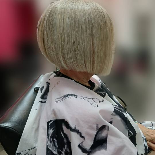 Hairrific #novisad Žensko šišanje Šišanje + feniranje - kratka kosa Farbanje sede kose i šiša
