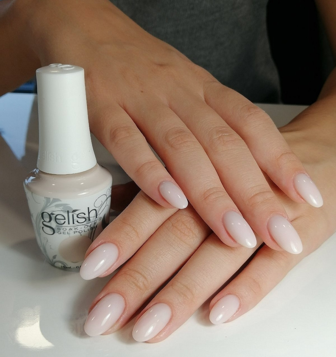 Nail office - TC BIG Rakovica #beograd Izlivanje noktiju Izlivanje noktiju gelom + boja - S dužina