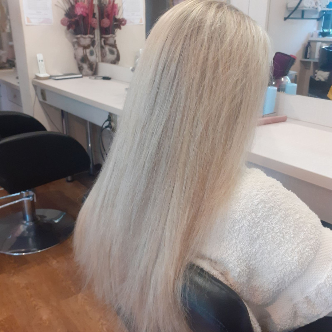 Feniranje na ravno - ekstra duga kosa - Salon Lepote Kaja, Beograd Feniranje i stilizovanje Frizerski saloni Feniranje i stilizovanje, Beograd, Novi Beograd blokovi, Belville, Savski kej