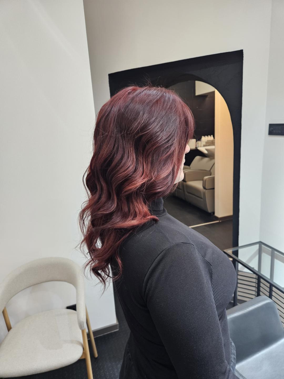 Feniranje na ravno/lokne - kosa srednje dužine - Amanović, Beograd Feniranje i stilizovanje Frizerski saloni Feniranje i stilizovanje, Beograd, Centar, Stari grad, Dorćol