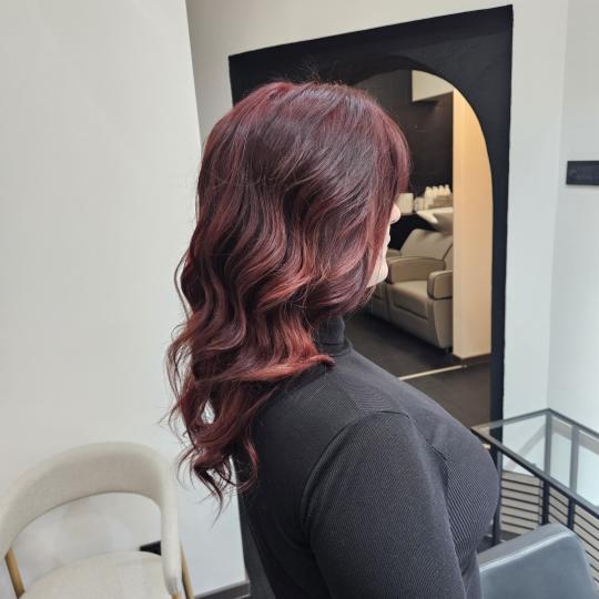 Amanović #beograd Feniranje i stilizovanje Feniranje na ravno/lokne - kosa srednje dužine