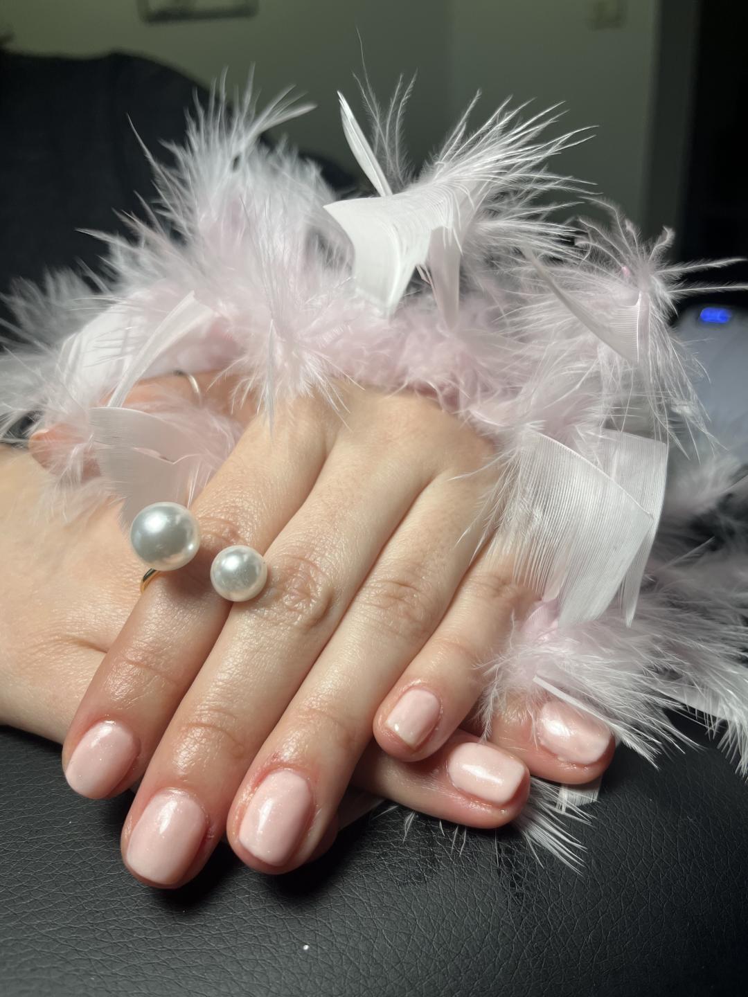 Amelini beauty concept #beograd Gel lak Manikir + gel lak RUBER baza + boja