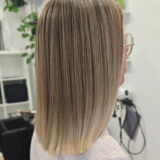 Kotenkova Studio & Education #beograd Pramenovi Blond tehnike cele dužine - kosa srednje dužine Ko