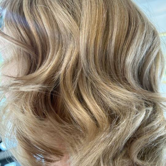 Esthetique Privé #beograd Pramenovi GOLDWELL Pramenovi + preliv + feniranje - kosa srednje dužine