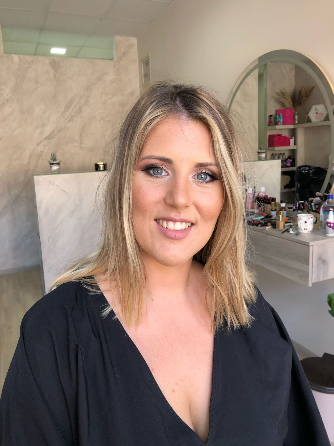 Profesionalno šminkanje + veštačke trepavice - sa profesionalnim puderima - Makeup Olja Grbić, Novi Sad Make-up / šminkanje Lice Make-up / šminkanje, Novi Sad, Rotkvarija, Podbara, Salajka
