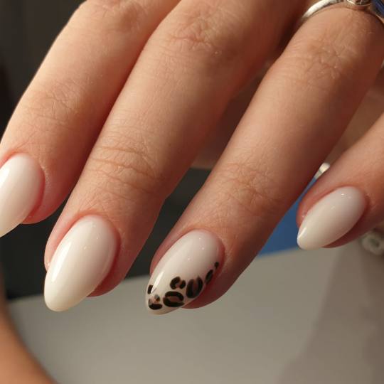 Kalax Studio Lepote #beograd Gel lak Gel lak (rubber baza) - M dužina