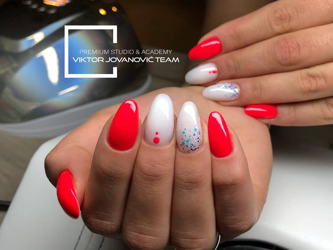Korekcija noktiju - S velicina - BEAUTY CENTER Viktor Jovanović, Subotica Izlivanje noktiju Nokti Izlivanje noktiju, Subotica, Centar