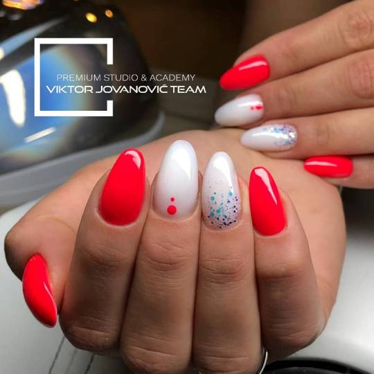 BEAUTY CENTER Viktor Jovanović #subotica Izlivanje noktiju Korekcija noktiju - S velicina