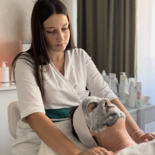 Iva Beauty Lab 2 #beograd Tretman lica Tomato glow Antiage tretman koji će Vašu kožu učiniti sja