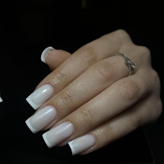 Beautopia #beograd Ojačavanje noktiju Ojačavanje prirodnih noktiju gelom