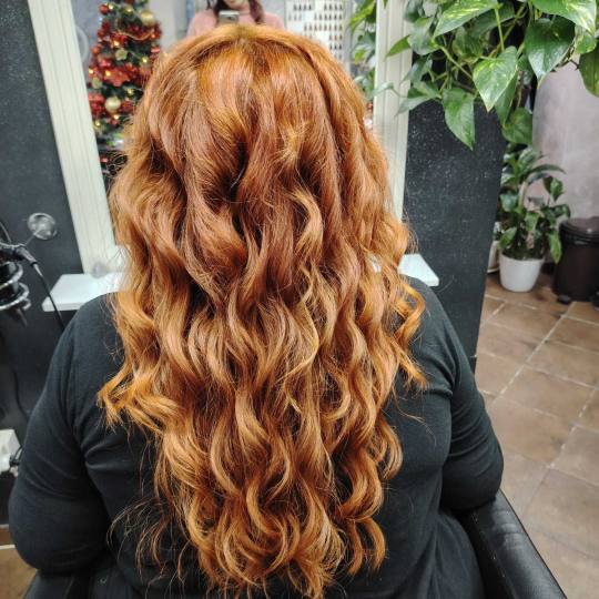 Natali 19 #beograd Feniranje i stilizovanje Feniranje na lokne - duga kosa talasi