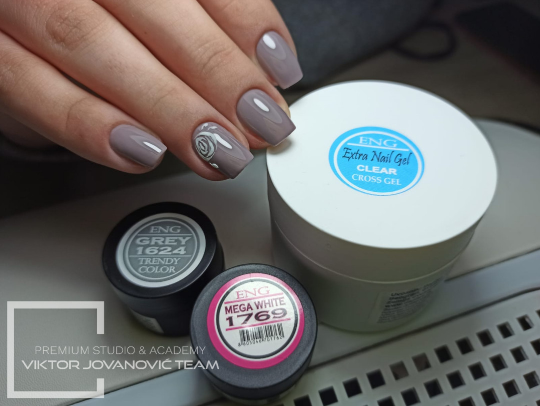 Korekcija noktiju - S velicina - BEAUTY CENTER Viktor Jovanović, Subotica Izlivanje noktiju Nokti Izlivanje noktiju, Subotica, Centar