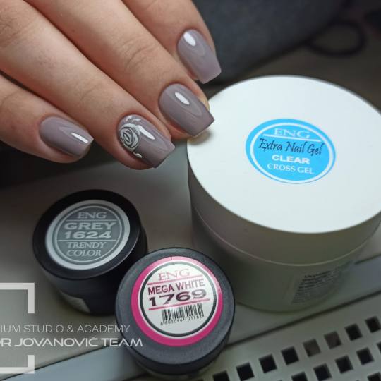 BEAUTY CENTER Viktor Jovanović #subotica Izlivanje noktiju Korekcija noktiju - S velicina