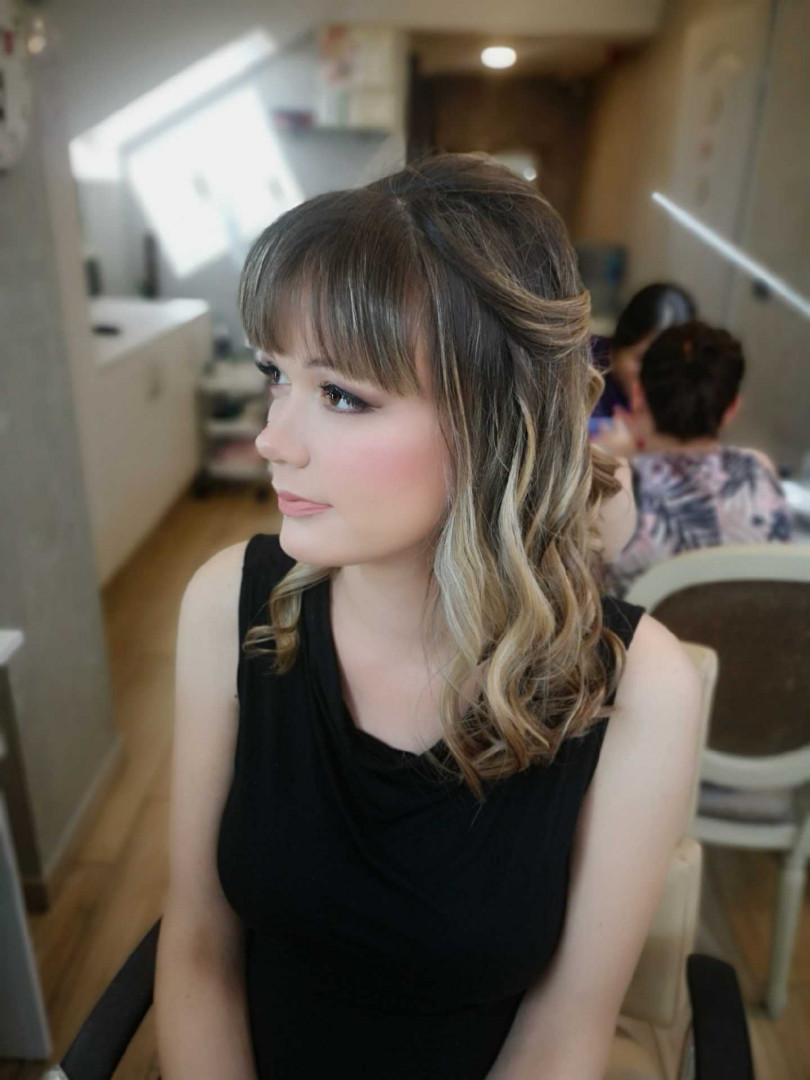 Bibi beauty centar #beograd Make-up / šminkanje Profesionalno šminkanje + veštačke trepavice + svečana frizura